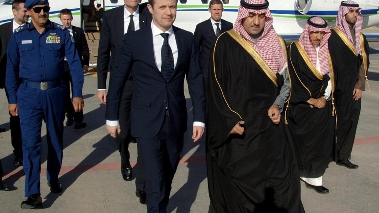 El príncipe Federico de Dinamarca llega a Arabia Saudí en una visita anterior.