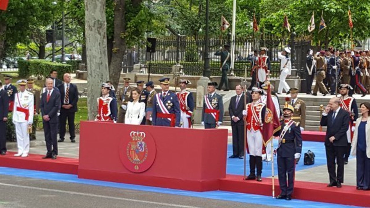 Los reyes presiden el Día de las Fuerzas Armadas.