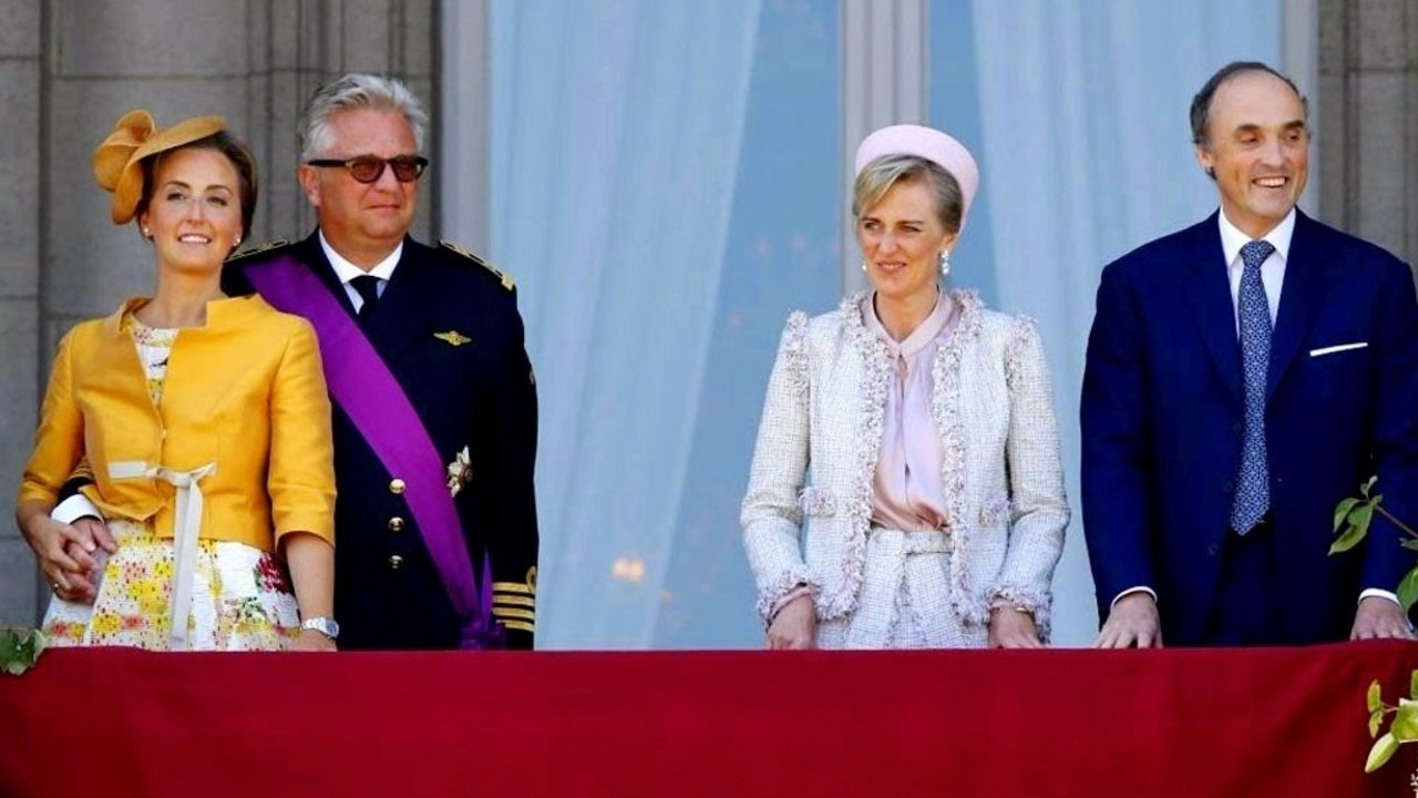 Los príncipes Lorenzo y Astrid, en el medio, con sus respectivos cónyuges.