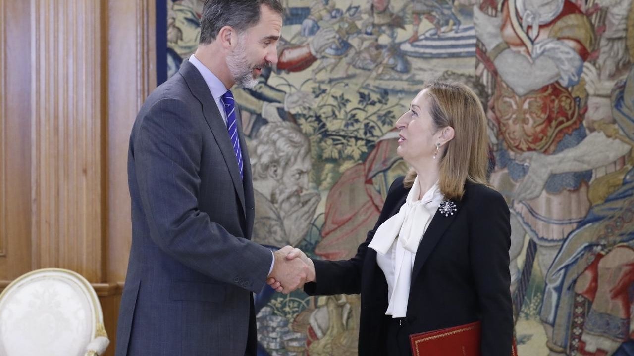 Felipe VI y la presidenta del Congreso de los Diputados, Ana Pastor.