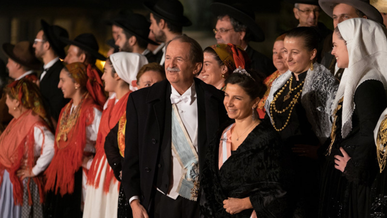 Los duques de Braganza llegan a la cena de gala en Guimaraes con los reyes de España.