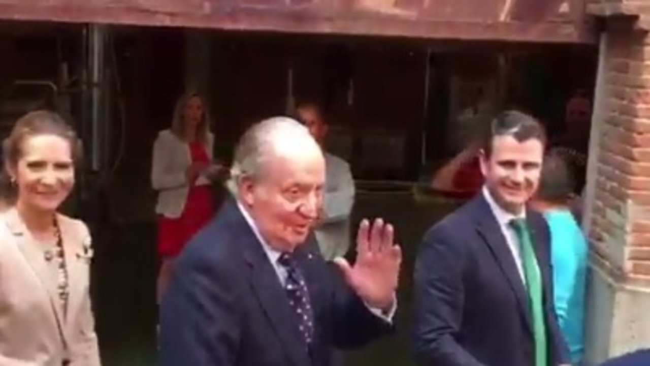 El rey Juan Carlos llega a la plaza de toros de Las Ventas.