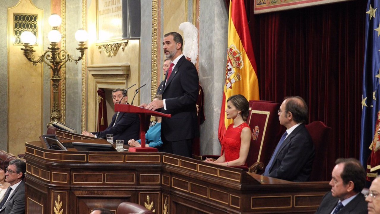 Felipe VI habla en el 40º aniversario de las elecciones constituyentes de 1977.