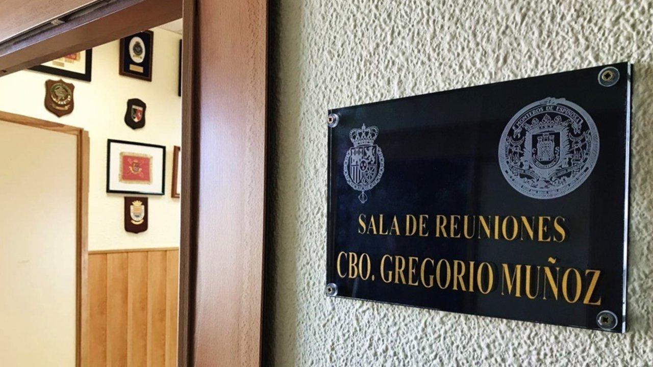 Placa en memoria del cabo de la Guardia Real Gregorio Muñoz.
