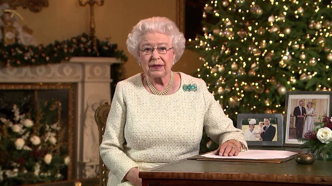 Isabel II pronuncia uno de sus discursos de Navidad.