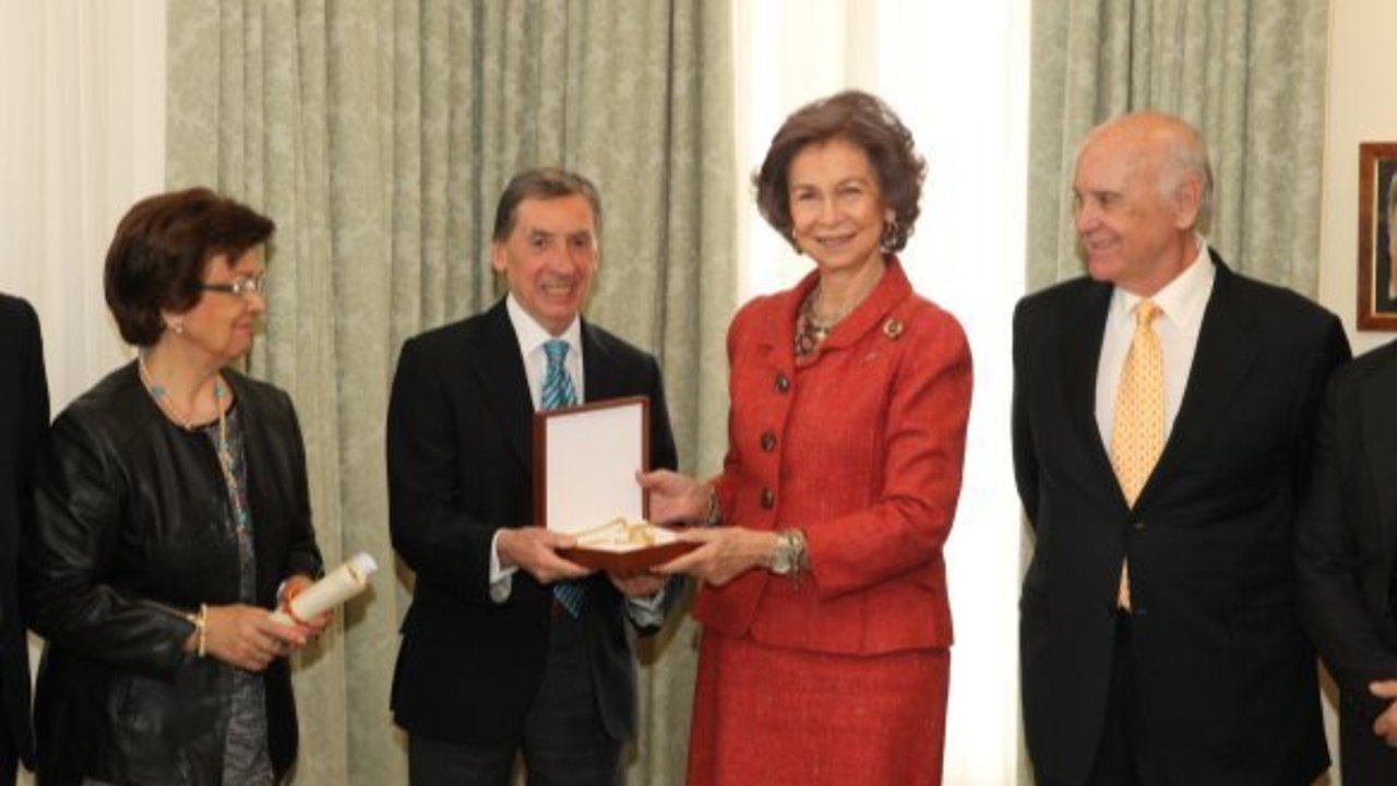 La reina Sofía recibe el premio del Círculo Cultural Averroes 