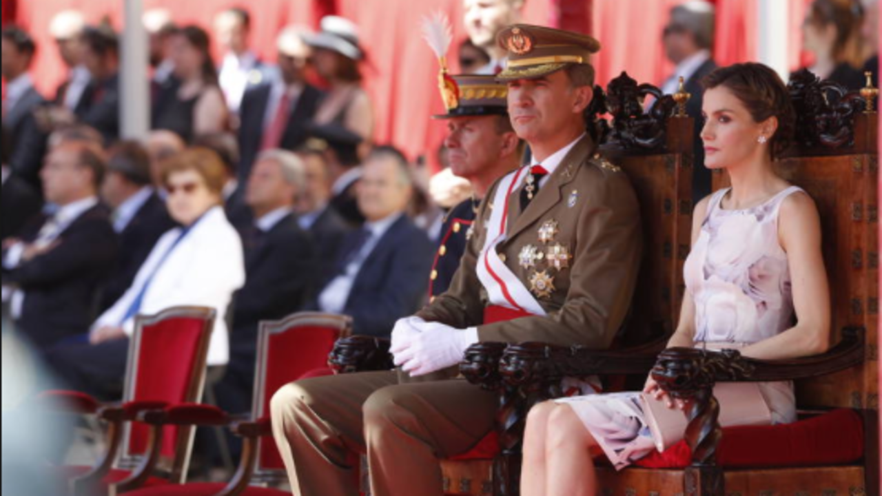 Los reyes en el acto de fin de curso de la Academia General Militar de Tierra en Zaragoza en 2016.