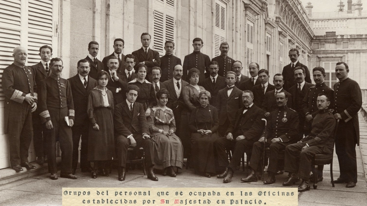 Miembros de la Oficina de la Guerra Europea, al sevicio de Alfonso XIII.