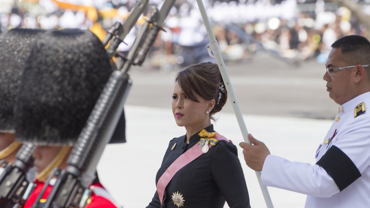 La princesa Ubolratana, en un desfile militar.