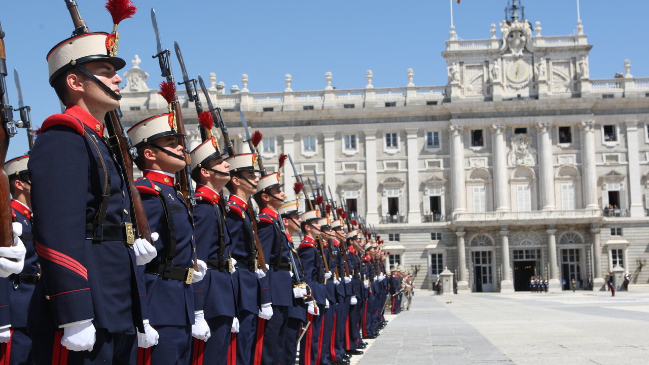 Formación de la Guardia Real.