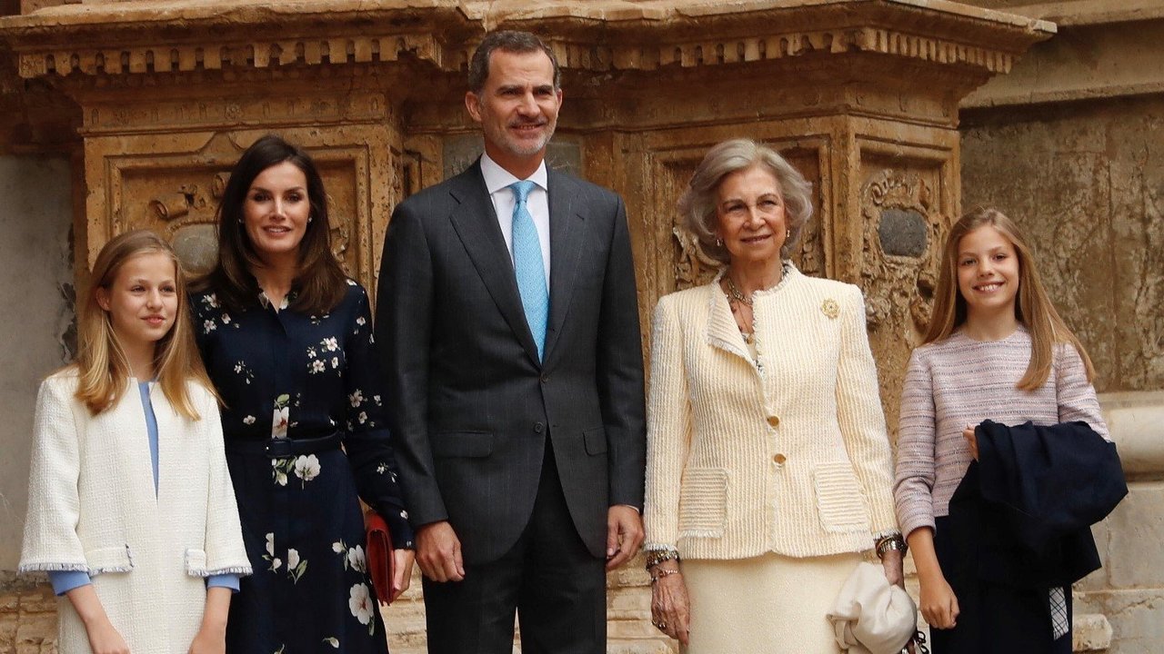 La Familia Real posa ante la catedral de Palma en 2019