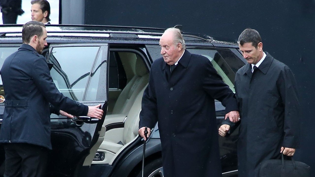 Juan Carlos I, a su llegada al funeral por el Gran Duque Jean.