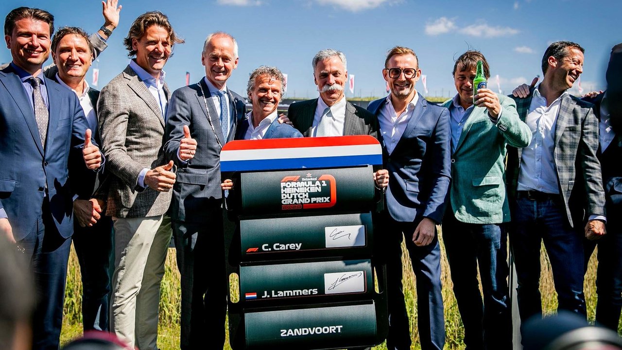 El príncipe Bernardo de Holanda celebra el regreso del Gran Premio de Fórmula 1 al circuito de Zand