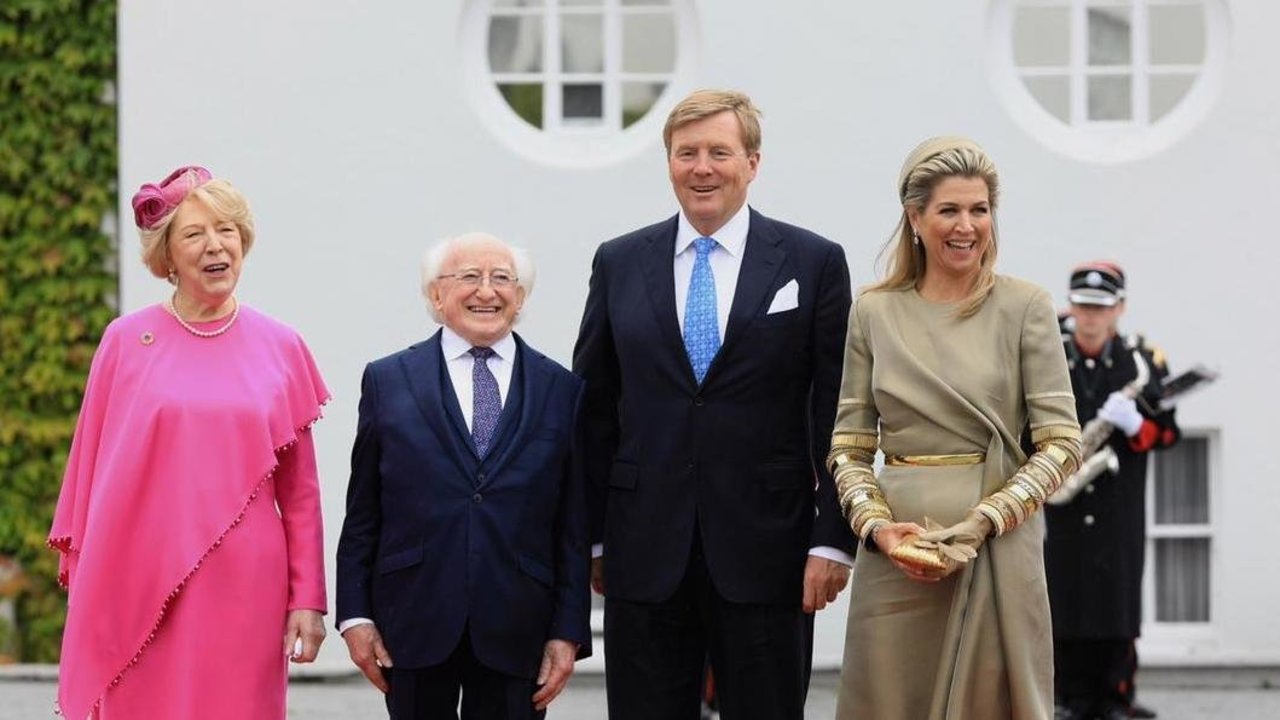 Guillermo y Máxima de Holanda posan con el presidente irlandés,