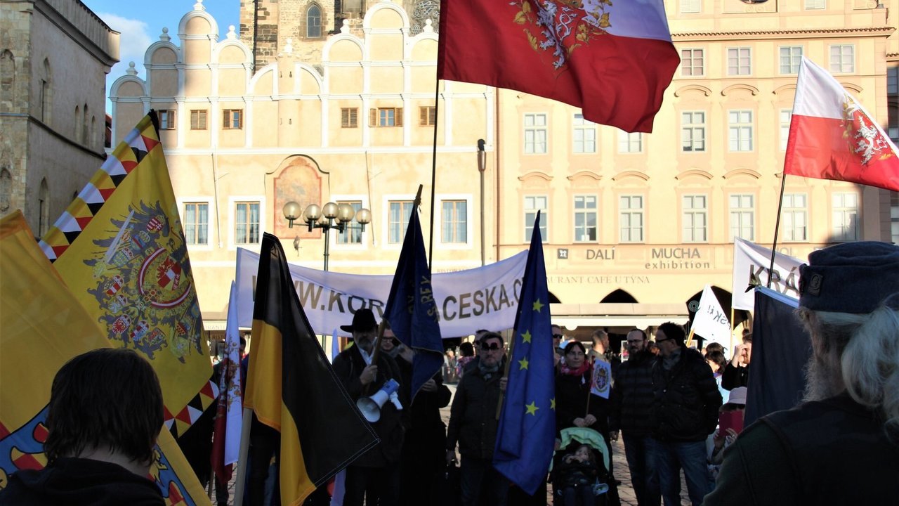 Manifestación en Praga por la vuelta de la monarquía