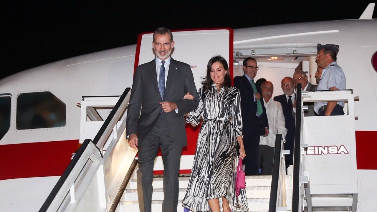 Sus Majestades los Reyes a su llegada al Aeropuerto Internacional José Martí en La Habana