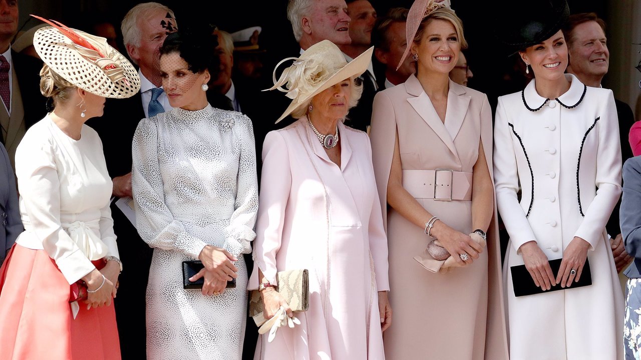 La reina Letizia junto a Camila Parker y Máxima de holanda entre otras royals.