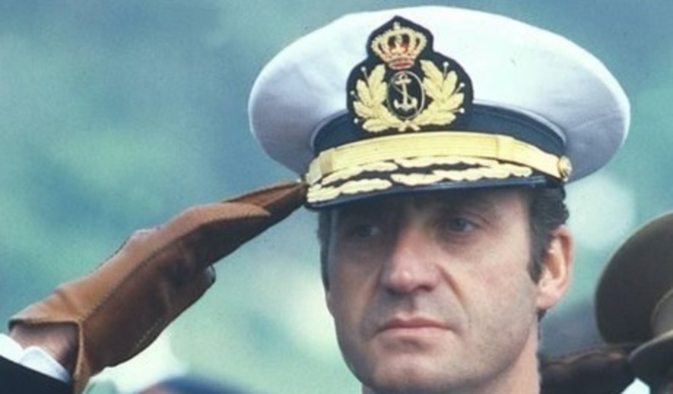 El rey Juan Carlos I, con el uniforme de la Armada.