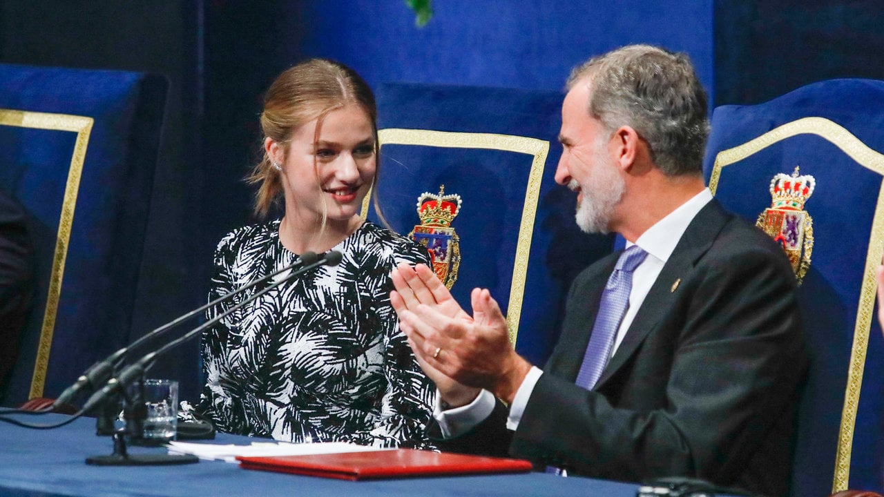 La princesa Leonor y el rey Felipe, en la entrega de los Premios Princesa de Asturias. 