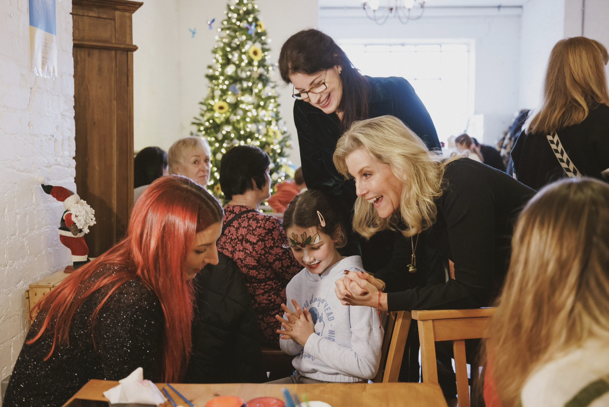 La Duquesa de Edimburgo se une a las celebraciones navideñas en favor de los refugiados ucranianos. Foto: X Royal Family.